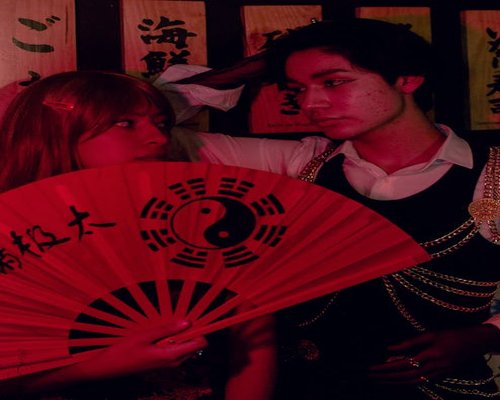 Suasana pagi yang tenang dengan secangkir teh